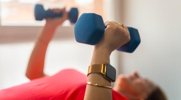 7 echipamente esențiale pentru un antrenament de forță acasă