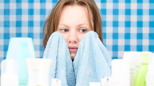 Ascunde cearcănele rapid: metoda simplă folosită de makeup artiști