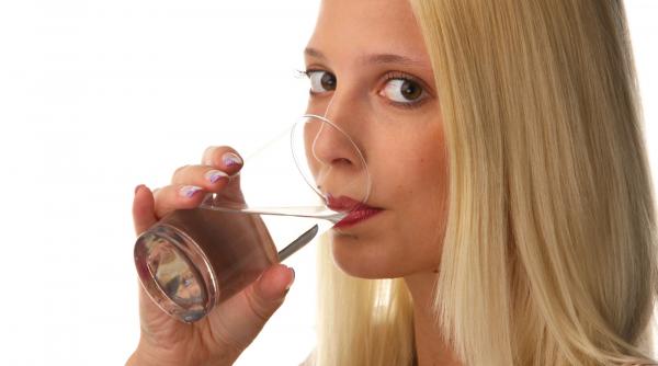 secretul coreean piele stralucitoare trucul viral apa carbogazoase face minuni