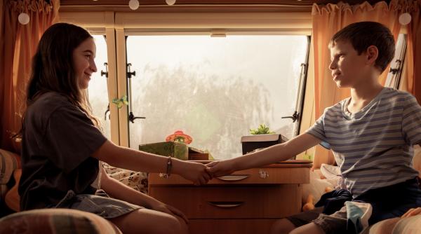 „Atlasul Universului”, regizat de Paul Negoescu, desemnat Cel mai bun film pentru adolescenți la Festivalul Internațional de Film de la Sofia!