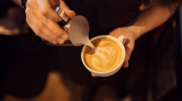 Barista acasă: secretele spumei perfecte de lapte care transformă orice cafea într-o experiență de cafenea