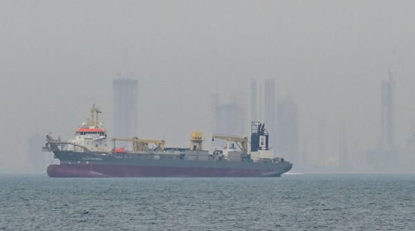 Bursele din Asia se prăbușesc. Prețul petrolului explodează