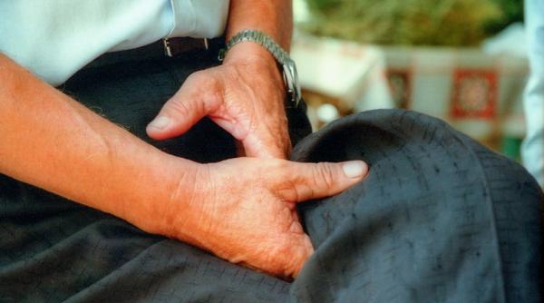 Cum influențează vârsta rezultatul implantarii unei proteza de șold?