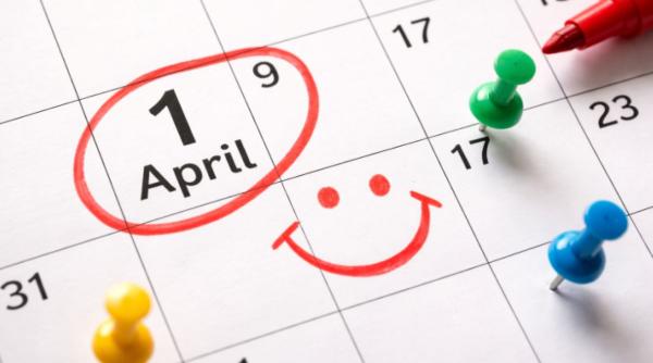 De la farse medievale la păcăleli pe internet, de 1 aprilie: povestea Zilei păcălelilor