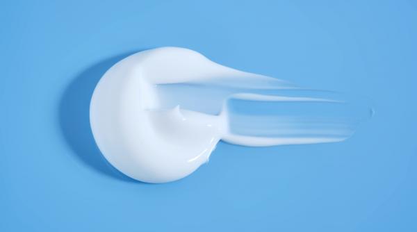 Ceramide, acid hialuronic sau uree? Ce ingrediente fac diferența într-o cremă de mâini