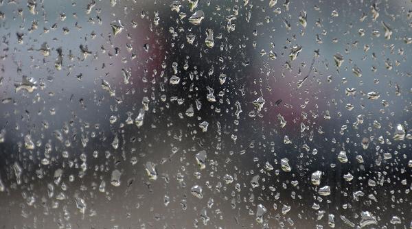 hotelul banii inapoi cat de mult ploua