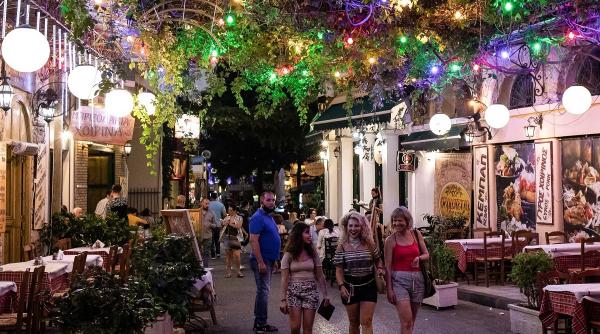 turistii grecia renuntare taverne alimente supermarketuri