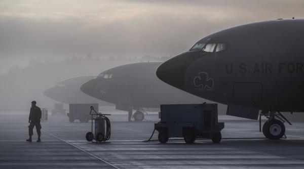 5 Boeing KC-135 Stratotanker au decolat din România spre Orientul Mijlociu în această seară