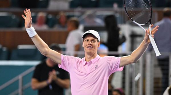 Sinner, ”Tsunami” pe zgură! L-a spulberat pe Humbert la Monte Carlo și a egalat un record istoric al lui Federer