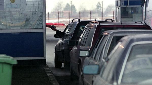 Jumătate dintre românii care lucrează în străinătate nu vin acasă, la copii, de Paște