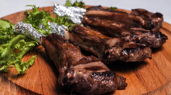 Rețete de Paște: Reguli simple pentru o carne de miel fragedă și suculentă