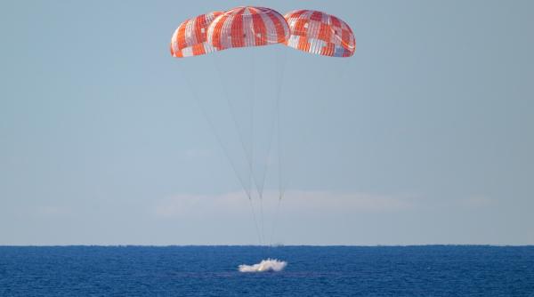 Astronauții au ajuns acasă! Capsula Orion „Integrity” a aterizat în Oceanul Pacific: „Amerizare direct la țintă”