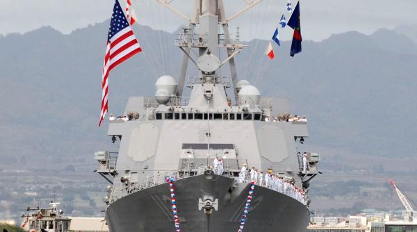 Două distrugătoare americane deminează Strâmtoarea Ormuz