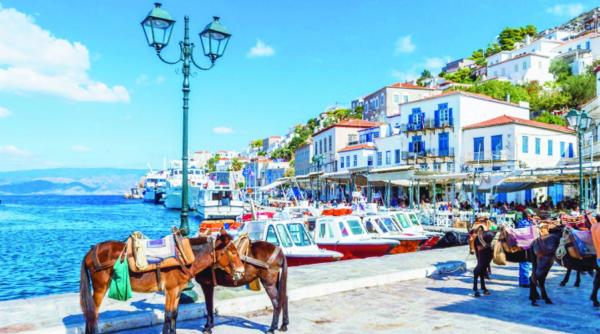 Grecia dă lovitura turiștilor obezi: Amenzi uriașe pentru cine mai urcă pe măgăruși peste limita de greutate