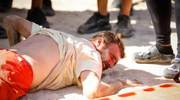 Într-un joc de recompensă măcinat de accidentări, Faimoșii au reușit victoria, iar diseară caută să obțină Imunitatea! Survivor, lider de audiență în Vinerea Mare!