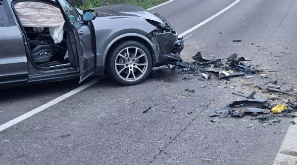 Accident pe Valea Oltului. Patru persoane rănite. O femeie a fost resuscitată la fața locului, fiind transportată cu un elicopter la Craiova