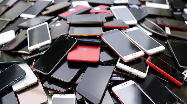 3 trucuri care iti vor face telefonul vechi sa mearga ca in prima zi