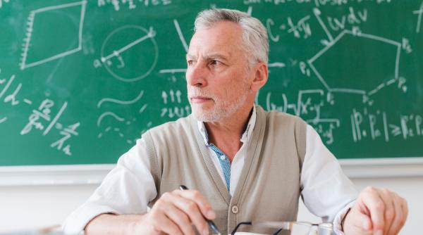 Bărbații și criza vârstei de mijloc: cum să nu îți distrugi viața cu decizii impulsive