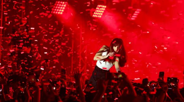 Alexandra Căpitănescu lansează o nouă versiune „Choke Me (Piano Version)” pentru Eurovision 2026: De la controverse la mesajul profund al iubirii