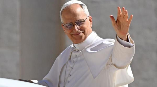 Papa Leon al XIV-lea revine la Vatican după pelerinajul istoric în Africa