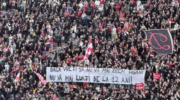 Bannere cu mesaje rasiste la meciul Dinamo-Rapid