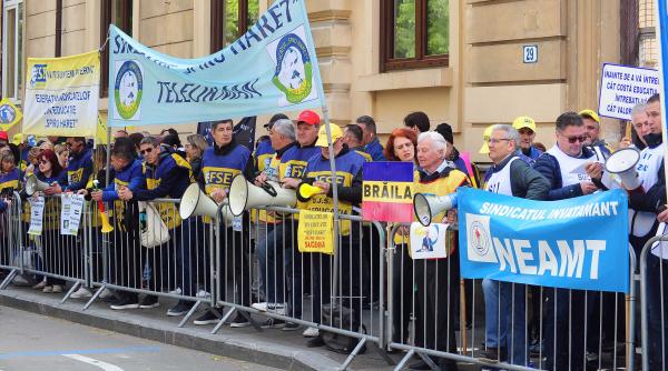 Sindicaliștii furioși pichetează Ministerul Educației: Protest împotriva reduceri cheltuielilor de personal din 2026!