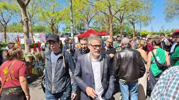 Politician francez, atacat cu făină: „Dispari, trădător murdar”