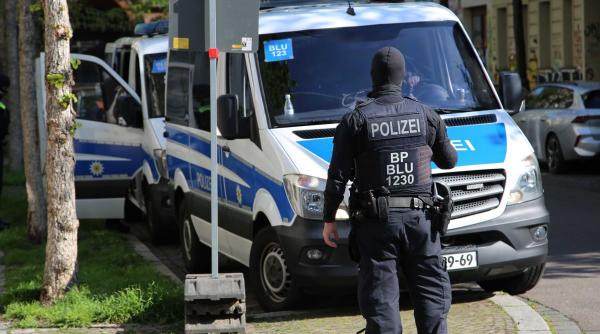 incident leipzig barbat intrat masina multime