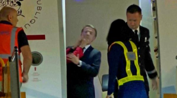 macron actrita flirt incident avion sotie