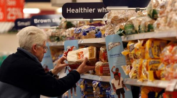Guvernul britanic vrea să înghețe prețurile la alimentele de bază