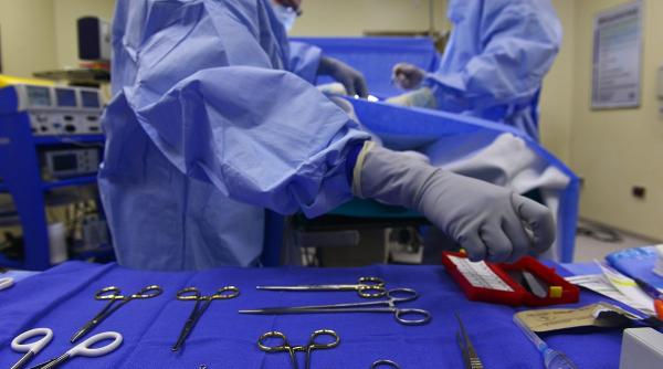 povestea incredibila medici sistemul respins continua salveze vieti