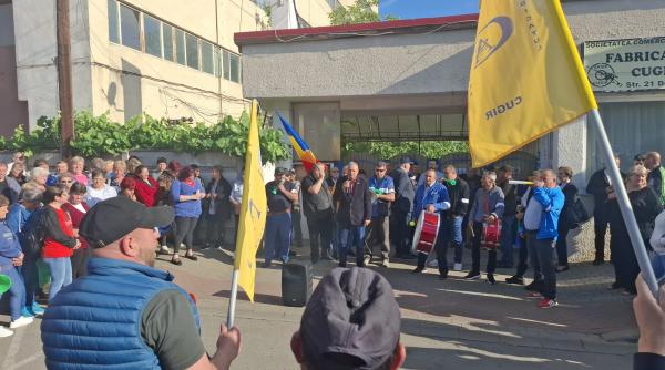Fabrica de Arme din Cugir, împinsă la faliment. Arma de asalt 5,56 model NATO, uitată în rastel 