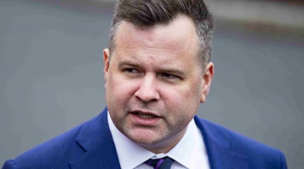 „Da, șefu’!” Omul lui Trump, numit la cârma spionajului american printr-o decizie șocantă