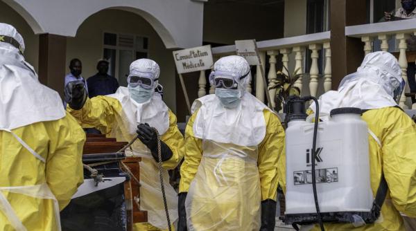 Coșmarul Ebola revine: sute de cazuri și o epidemie care amenință să explodeze