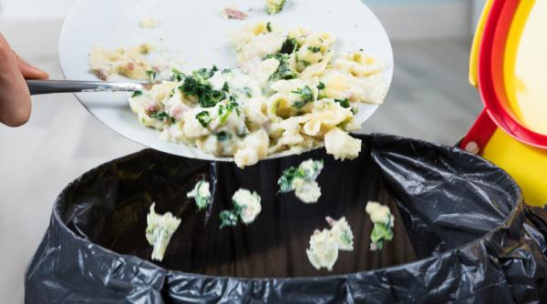 Peste 400.000 de oameni mor în fiecare an din cauza bolilor alimentare