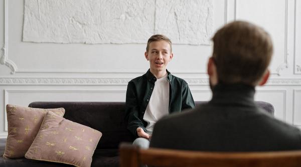 Liber la psiholog de la 16 ani! Adolescenții nu mai au nevoi