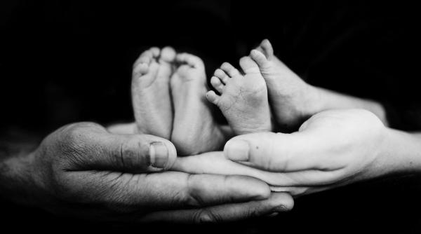 femeie germania trei seturi consecutive gemeni fara tratamente fertilitate