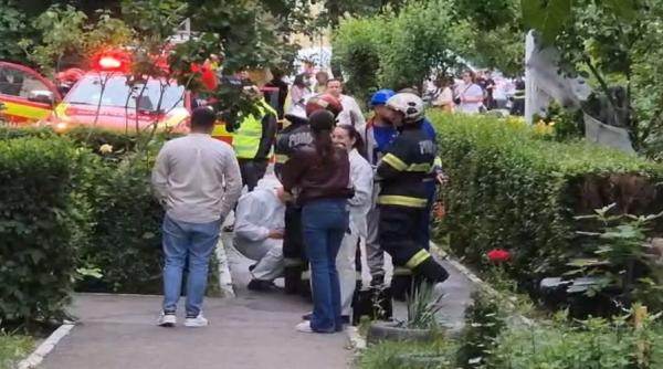 Explozie într-un bloc din Timișoara. O trotinetă electrică lăsată la încărcat ar fi declanșat deflagrația care a scos zeci de oameni din case