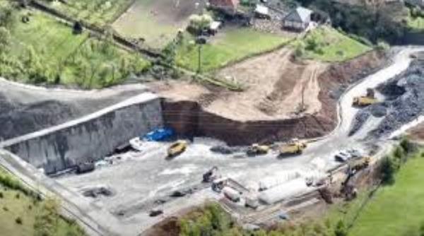 lucraril auostrada sibiu pitesti avanseaza constructorii lucreaza simultan trei tuneluri
