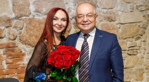cine este si cu ce se ocupa frumoasa oana sotia lui emil boc
