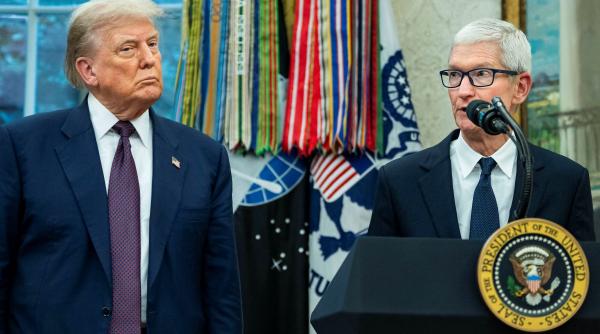 Tim Cook spune că prețurile iPhone-urilor vor crește. Trump anunță acordul Intel-Apple pentru producția de cipuri în SUA