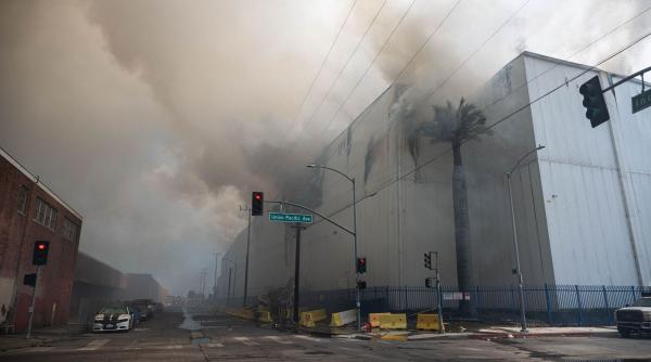 los angeles acoperit fum stare urgenta incendiu proportii