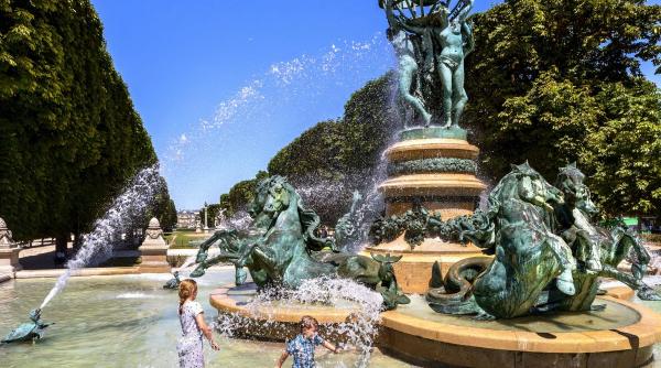 Fenomenul periculos care nu te lasă să te odihnești: ce sunt nopțile tropicale și de ce devin tot mai frecvente în Europa