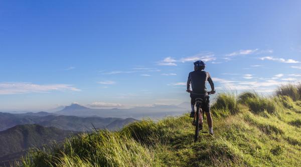 Poftă de aventură? De ce ciclismul pe distanțe lungi este exact ceea ce ai nevoie