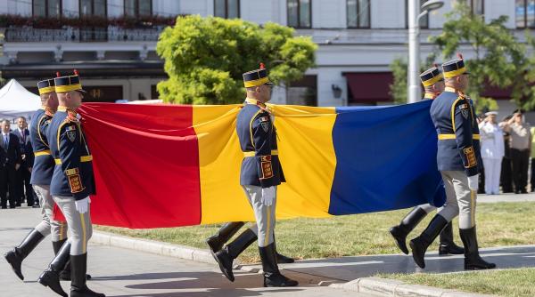 Ziua Drapelului Național, sărbătorită cu o ceremonie în Piața Tricolorului din Capitală