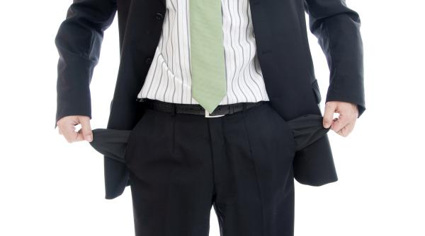 Situație dramatică pe piața muncii: Salariile au scăzut în 12 județe. Angajările sunt blocate. Inegalitățile se adâncesc
