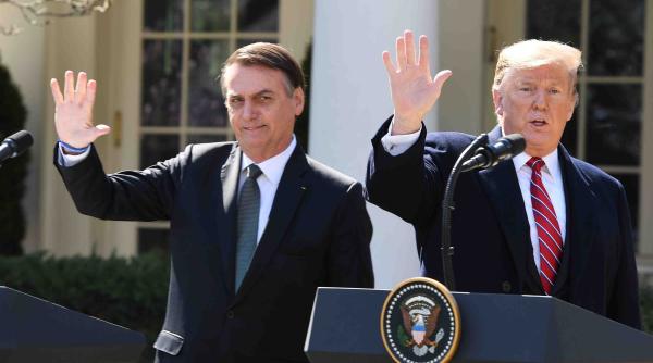 Donald Trump pune taxe pe suveranitate