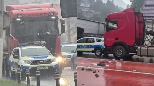 Șofer de TIR, extras cu forța din cabină după ce a lovit o autospecială de Poliție pe DN1. Negociator și trupe speciale, mobilizate la Bușteni