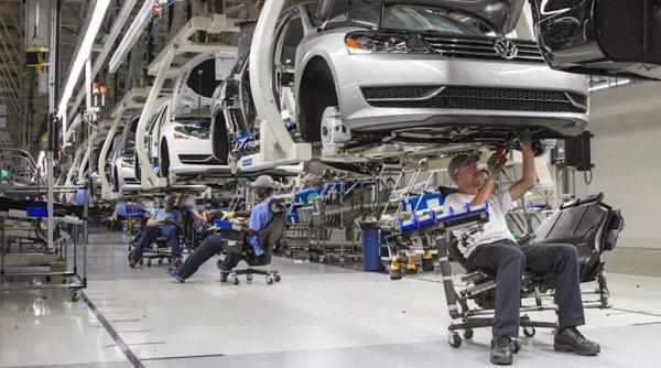 Criză în industria auto, scapă cine poate