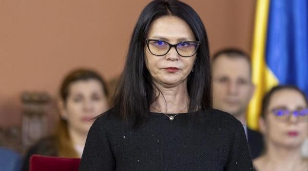 Judecătoarea Ionela Tudor, devenită celebră pentru propoziţia "m-a sunat Lia", se reîntoarce în magistratură